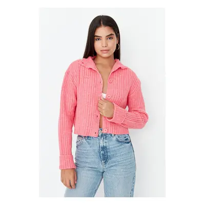 Trendyol Pink Crop Měkký texturovaný pletený svetr s vysokým výstřihem