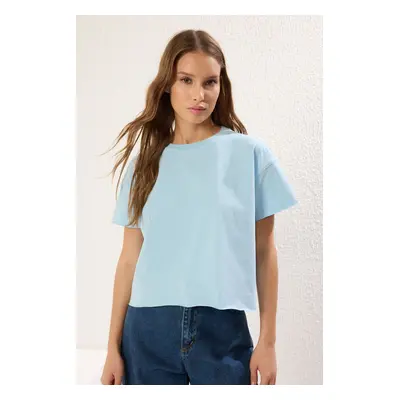 Trendyol Blue 100% Cotton Relaxed Crop/Comfortable Short Cut Crew Neck Knitted T-Shirt