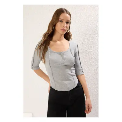 Trendyol Grey Melange Fitted/Body-Sit Pool Collar Snap Button Elastic Knitted Blouse