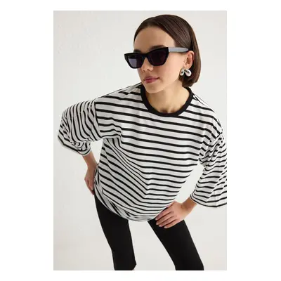 Trendyol Black*001 Striped Relaxed/Comfortable Pattern Three Quarter Sleeve Knitted T-Shirt