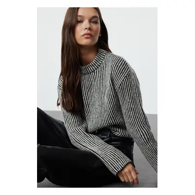 Trendyol Anthracite Crop Soft Texture Crew Neck Knitwear Sweater