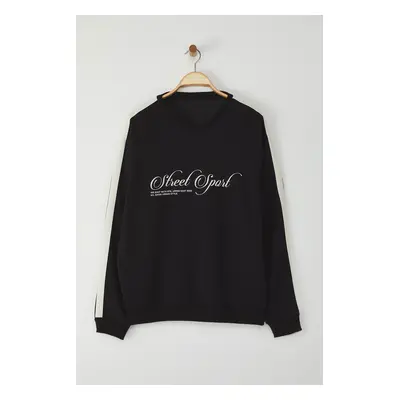 Trendyol Black More Sustainable Oversize/Wide Cut V Neck Text Printed Sweatshirt