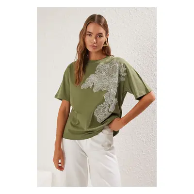 Trendyol Khaki Accessory Detailed Oversize/Wide Pattern Knitted T-Shirt