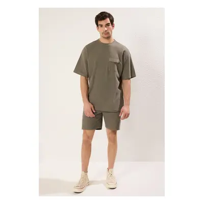 Trendyol Khaki Oversize/Wide Cut Textured Pocket Detailed Short Sleeve Premium T-shirt