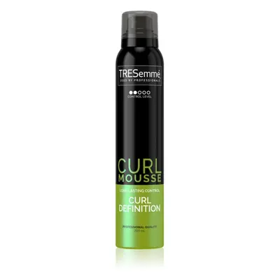 TRESemmé Botanique Cactus Water & Coconut stylingová pěna pro kudrnaté vlasy 200 ml