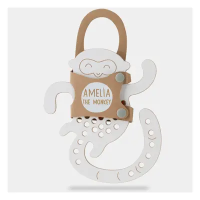 Milin Big Wooden Lacing Toy Monkey Amelia aktivity hračka 20 cm x 17,5 cm x 0,7 cm 1 ks