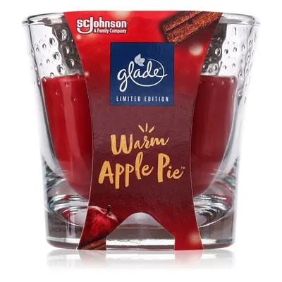 GLADE Warm Apple Pie vonná svíčka 112 g