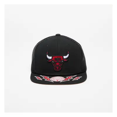 Kšiltovka Mitchell & Ness Chicago Bulls Recharge Trucker Black