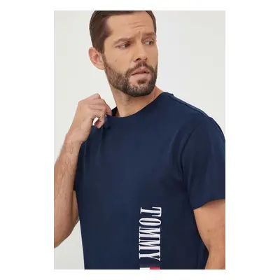 Bavlněné tričko Tommy Jeans tmavomodrá barva, s aplikací, DM0DM18295