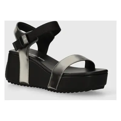 Sandály Calvin Klein Jeans WEDGE BLOCK SANDAL METALLIC DC černá barva, YW0YW01366