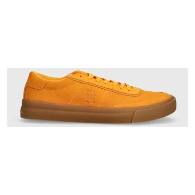 Semišové sneakers boty Tommy Hilfiger TH CUPSET SUEDE oranžová barva, FM0FM04977