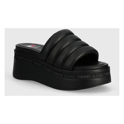 Pantofle Tommy Jeans TJW WEDGE SANDAL dámské, černá barva, na klínku, EN0EN02455