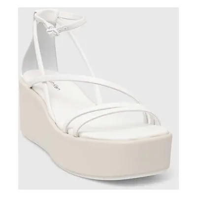 Kožené sandály Calvin Klein WEDGE SANDAL 30 LTH dámské, bílá barva, na platformě, HW0HW01949