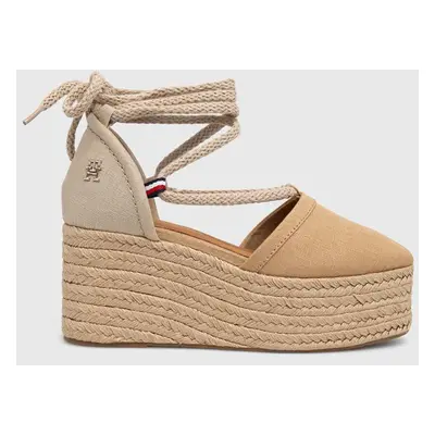 Espadrilky Tommy Hilfiger CLOSED TOE LINEN FLATFORM dámské, béžová barva, na klínku, FW0FW07746