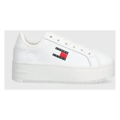 Kožené sneakers boty Tommy Jeans TJW FLATFORM ESS bílá barva, EN0EN02518