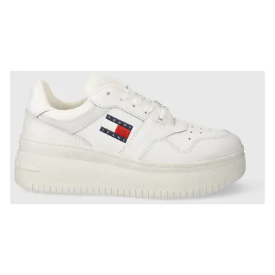 Sneakers boty Tommy Jeans TJW RETRO BASKET FLATFORM ESS bílá barva, EN0EN02506