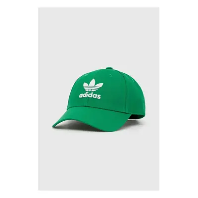 Bavlněná baseballová čepice adidas Originals zelená barva, s aplikací, IW1785