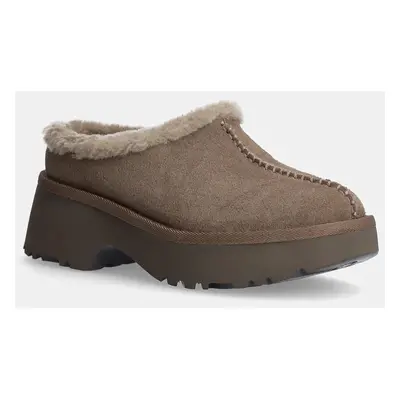 Semišové papuče UGG New Heights Cozy Clog hnědá barva, 1162510-HCK