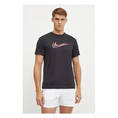 Sportovní triko Nike Stacked Swoosh černá barva, s potiskem, NESSE512