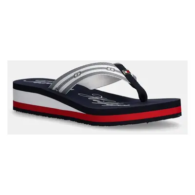 Žabky Tommy Hilfiger IM TH SIGNATURE BEACH SANDAL dámské, tmavomodrá barva, na klínku, FW0FW0836