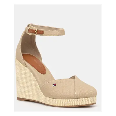 Espadrilky Tommy Hilfiger FLAG HIGH WEDGE ESPAD CLOSED TOE béžová barva, na klínku, FW0FW08494