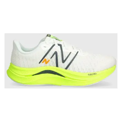 Běžecké boty New Balance WFCPRCA4 zelená barva