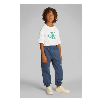 Dětské kalhoty Calvin Klein Jeans ESSENTIAL WOVEN CARGO tmavomodrá barva, hladké, IB0IB02270