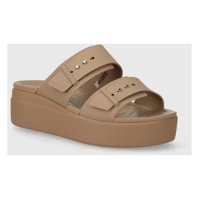 Pantofle Crocs Brooklyn Low Wedge Sandal dámské, hnědá barva, na platformě, 207431