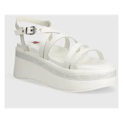 Kožené sandály Tommy Jeans TJW STRAPPY WEDGE SANDAL bílá barva, EN0EN02516