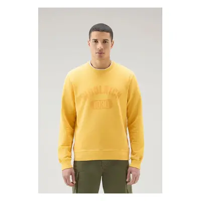 Mikina woolrich garment dyed logo crewneck golden glow