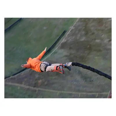 Bungee jumping z věže ve dvou