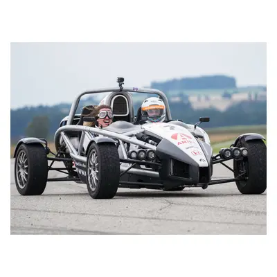 Jízda v Ariel Atom na okruhu