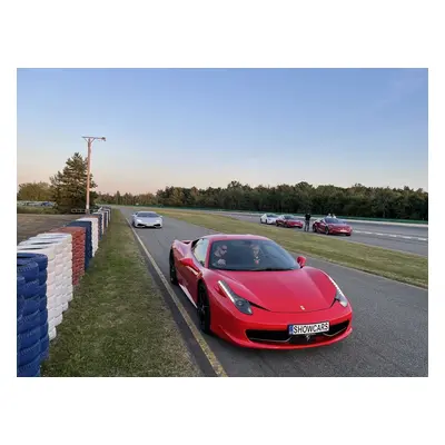 Jízda ve Ferrari 458 Italia na polygonu