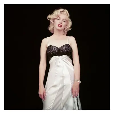 "The Essential Marilyn Monroe (Reduced Size): Milton H. Greene: 50 Sessions" - "" ("Greene Joshu