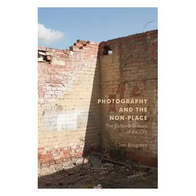 "Photography and the Non-Place: The Cultural Erasure of the City" - "" ("Brogden Jim")(Pevná vaz