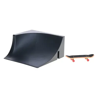 Skateboard 9,5cm kov s rampou na kartě