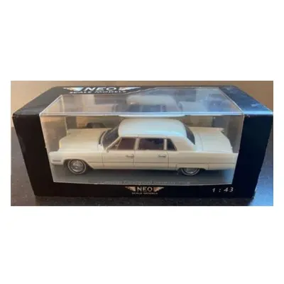 1:43 Cadillac Fleetwood 75 bílá