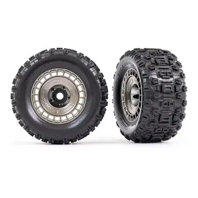 Traxxas kolo 3.8", pneu Sledgehammer, disk polomatný černě chromovaný s poklicí (2)