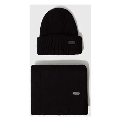 Souprava Barbour Crimdon Beanie & Scarf Gift Set černá barva, MGS0019