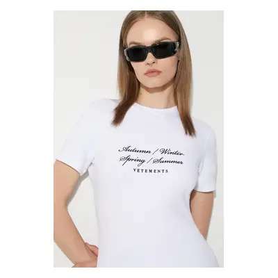 Tričko VETEMENTS 4 Seasons Embroidered Logo Fitted T-Shirt bílá barva, WE64TR620W