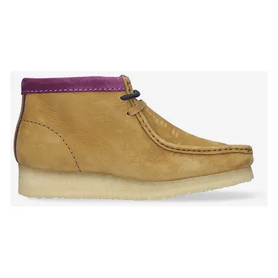 Semišové mokasíny Clarks Originals Wallabee Boot dámské, hnědá barva, na plochém podpatku, 26167