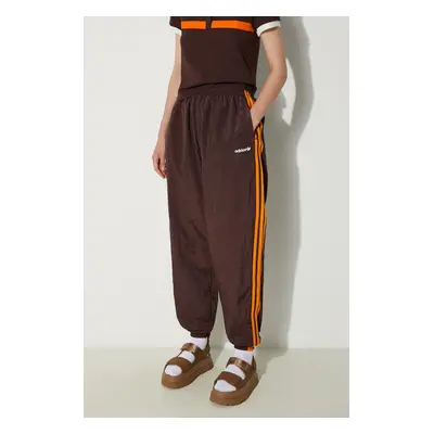 Tepláky adidas Originals hnědá barva, s aplikací, JC6147