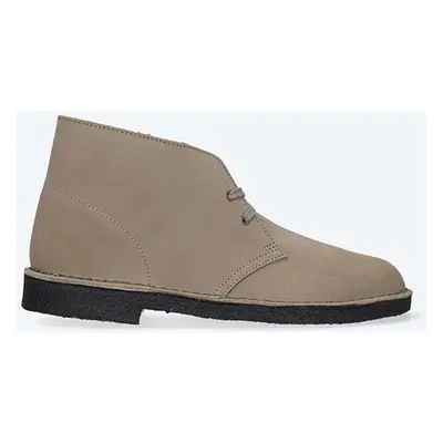 Semišové polobotky Clarks Originals Desert Boot pánské, šedá barva, 26161792