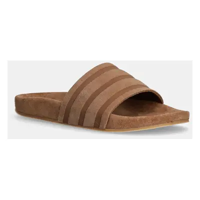 Semišové pantofle adidas Originals Adilette Suede pánské, hnědá barva, IG9298