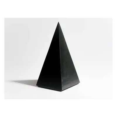 Šungitová pyramida jehlan, 9 cm leštěná