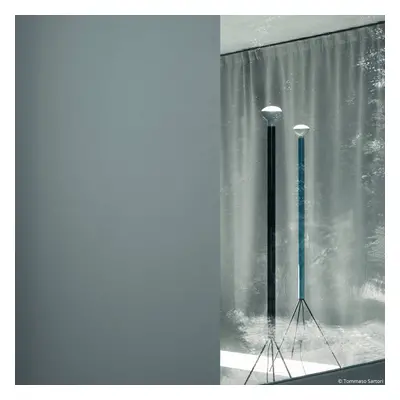 FLOS Stojací lampa FLOS Luminator, světle modrá, výška 189 cm, kovová