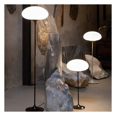 GUBI GUBI Stemlite stojací lampa, černá-červená, 150 cm