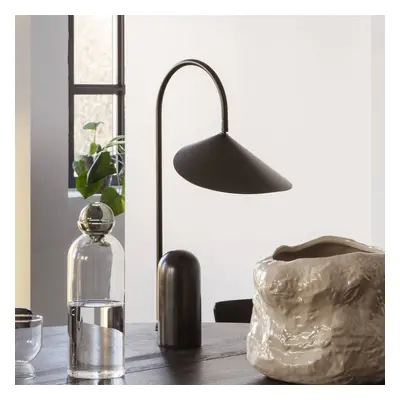 ferm LIVING ferm LIVING Stolní lampa Arum, černá, mramor, ocel, 50 cm