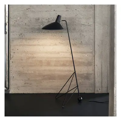 &Tradition &TRADITION Stativová stojací lampa HM8, černá, výška 134 cm