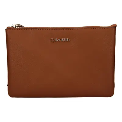 Dámská crossbody kabelka Calvin Klein Maja - hnědá